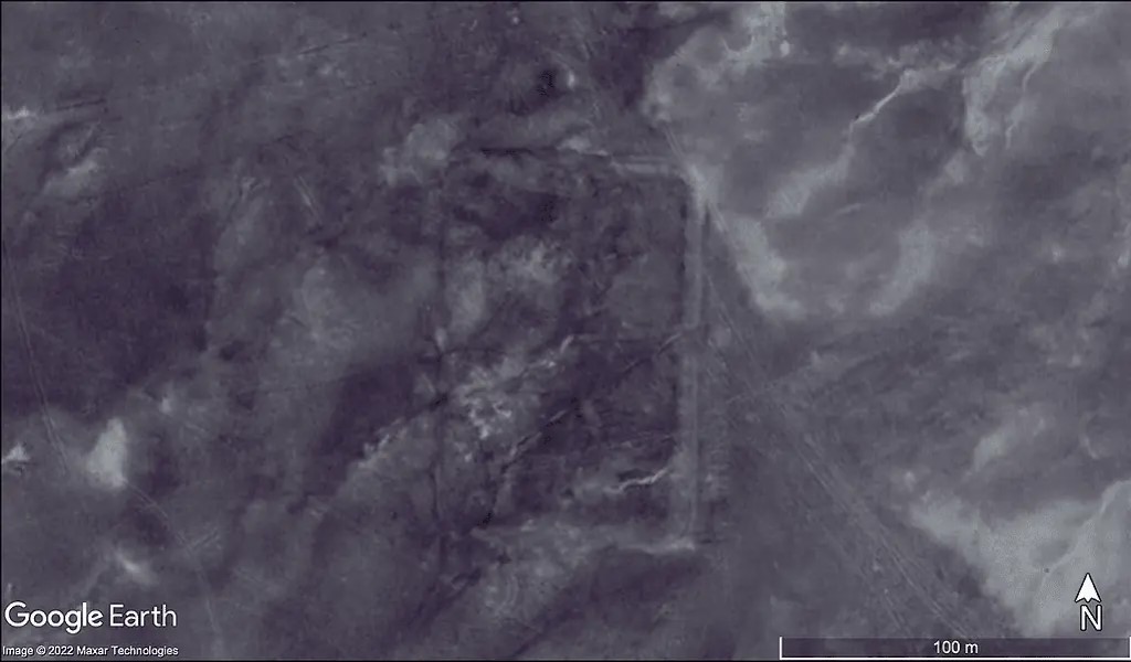 Immagine satellitare del campo orientale. Credito: Google Earth / Università di Oxford / Antichità.
