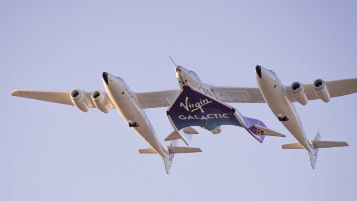 Virgin Galactic annuncia l'inizio del servizio di voli spaziali commerciali