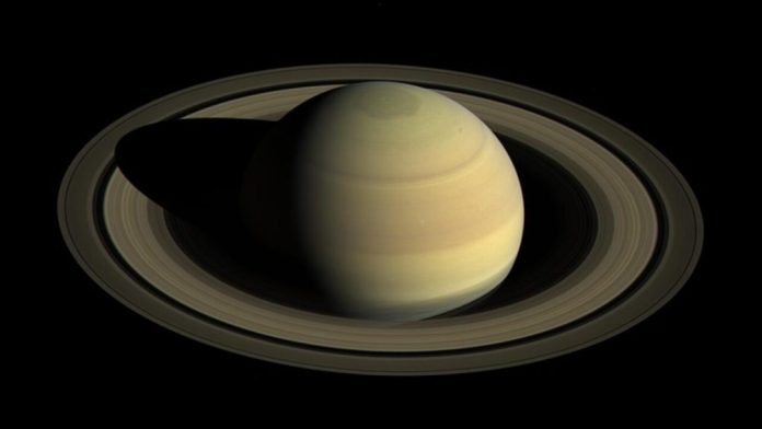 Saturno sta per entrare in opposizione: ecco quando e come vederlo con i suoi anelli