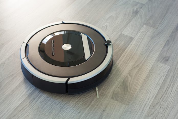 Come un robot aspirapolvere con svuotamento automatico migliora le pulizie di casa