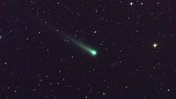 Cometa Nishimura sopravvive al contatto con il sole