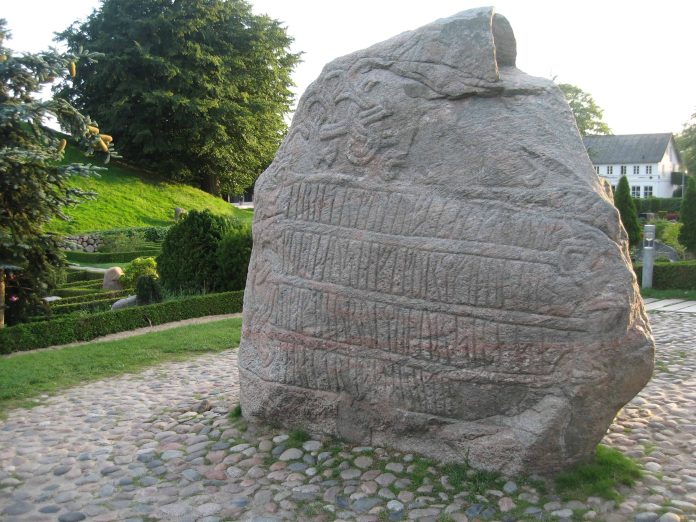 Trovato su antiche pietre runiche il nome di Thyra, una fondamentale regina vichinga