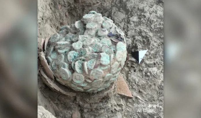 Monete di 2.000 anni trovate in un santuario Pakistano