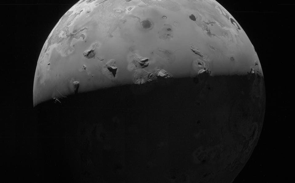 La navicella spaziale Juno ha immortalato Io, la luna vulcanica di Giove, riportare gli astronauti sulla Luna 