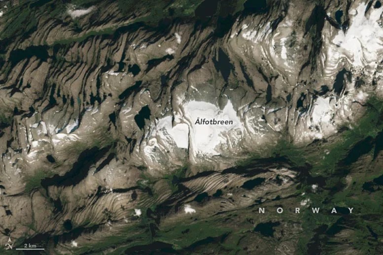 Immagine satellitare del ghiacciaio Ålfotbreen in Norvegia, catturata il 4 settembre 2022.
