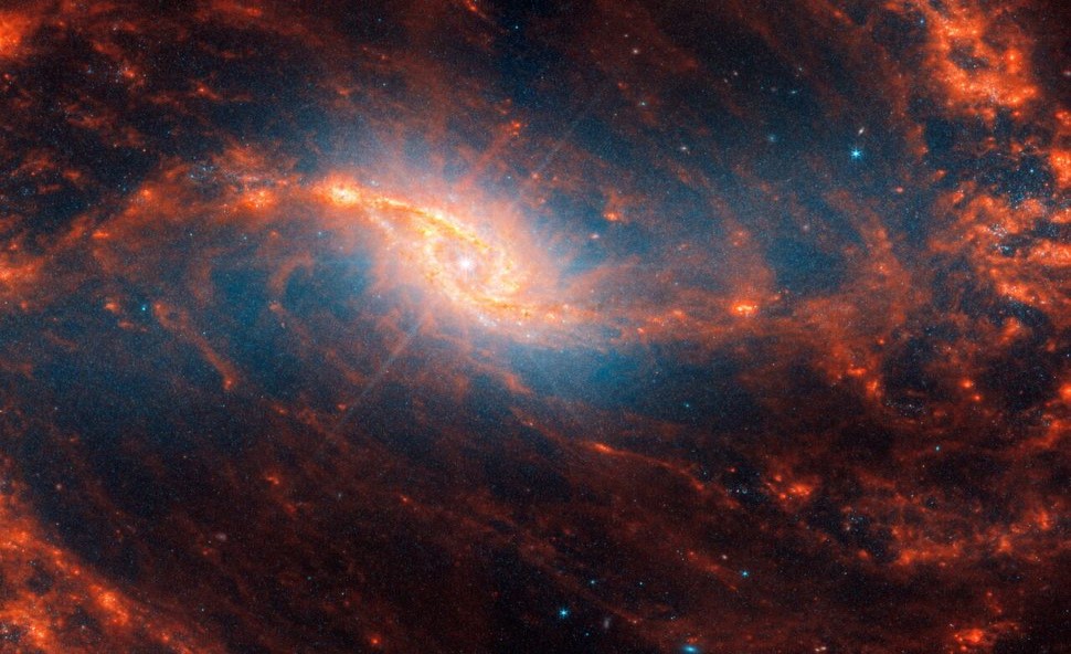 La galassia spirale NGC 1365, situata a 56 milioni di anni luce di distanza nella costellazione della Fornace(Credito immagine telescopio spaziale James Webb)
