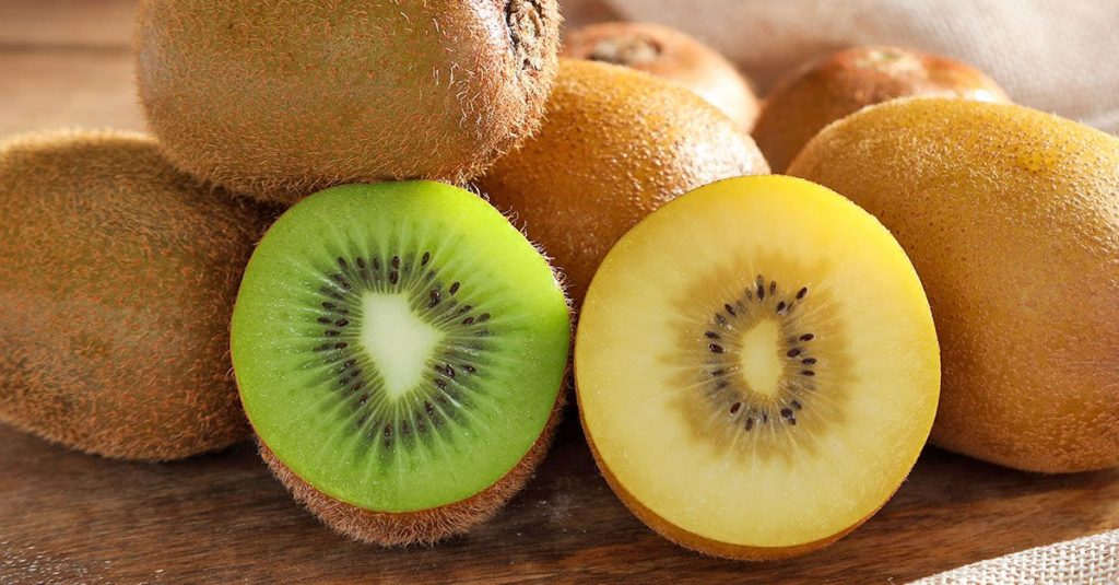 Un piccolo frutto dal grande potere: il kiwi è un concentrato di nutrienti che possono aiutare a migliorare l'umore e combattere la depressione