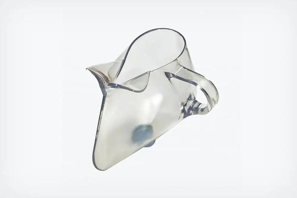 La tazza a gravità zero progettata da Donald Pettit
