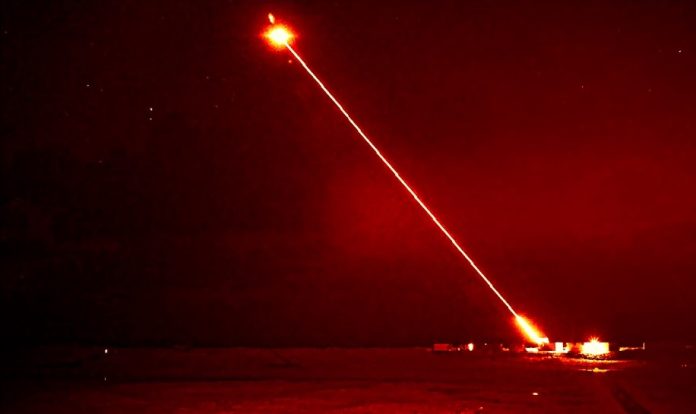 DragonFire: effettuato alle Ebridi un test dell'arma laser britannica. Guarda come abbatte un drone