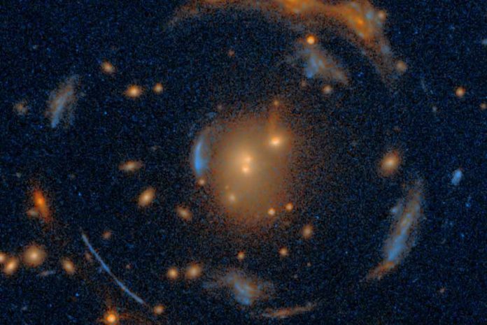 La lente Carousel: un allineamento galattico unico