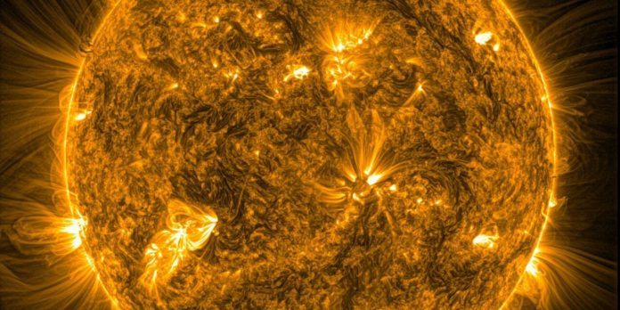 Vento solare: oltre 500 km/s e le onde di Alfven