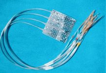 Interfaccia cervello-computer: uomo paralizzato muove braccio robotico con il pensiero Interfaccia cervello-computer: uomo paralizzato muove braccio robotico con il pensiero