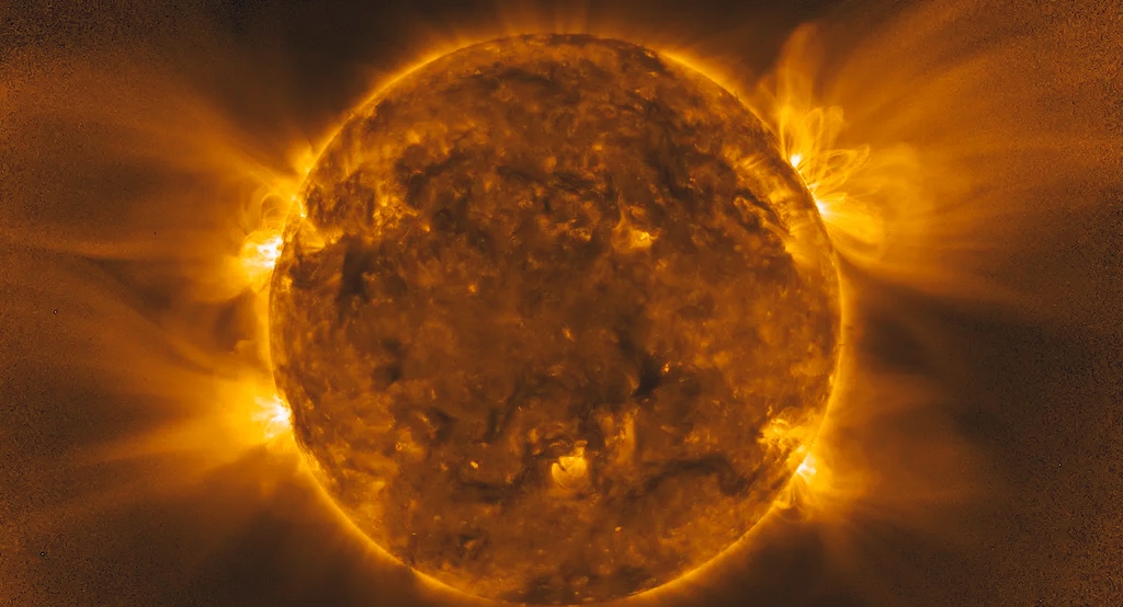 Il Sole scaglia elio-3: l'evento cosmico che mira alle risorse lunari
