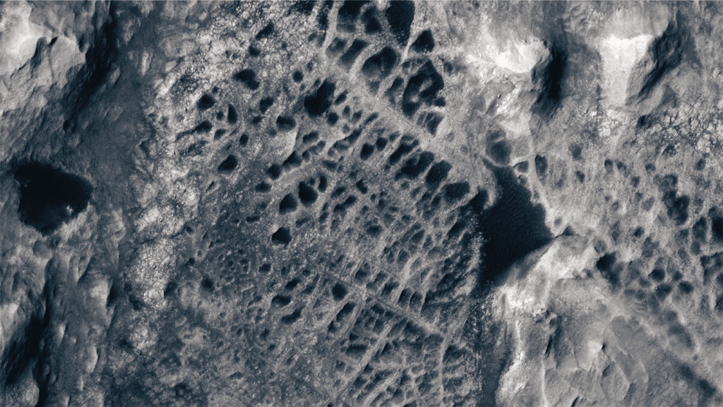 Rilevate su Marte gigantesche strutture simili a ragnatele 1 Rilevate su Marte gigantesche strutture simili a ragnatele