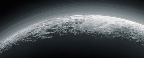 Plutone e Caronte: i mondi transnettuniani con complessità e atmosfera attiva 1 Plutone e Caronte: i mondi transnettuniani con complessità e atmosfera attiva