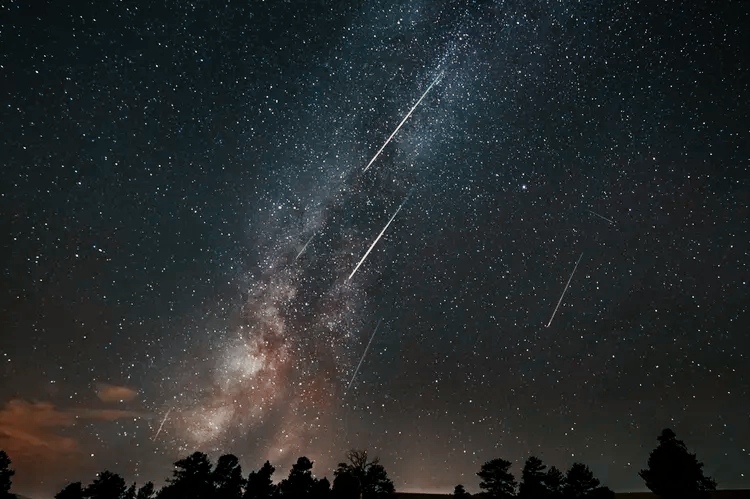 Sciame meteorico delle Perseidi: agosto accende il cielo, preparati! 1 Sciame meteorico delle Perseidi: agosto accende il cielo, preparati!