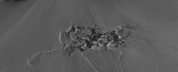 Groenlandia: 90 miliardi di litri d'acqua hanno squarciato il ghiaccio 1 Groenlandia: 90 miliardi di litri d'acqua hanno squarciato il ghiaccio