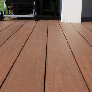 Gardendecking composiet vlonderplank afbeelding  bij Reinier Looij