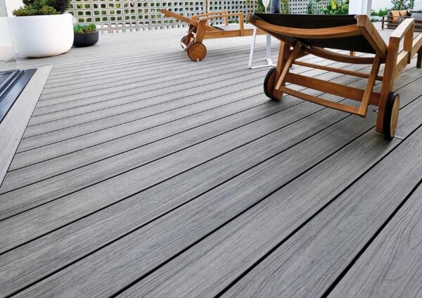 Gardendecking bamboo kantplank Dark afbeelding  bij Reinier Looij