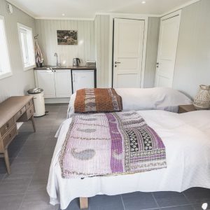 Circling by the sea - bedroom