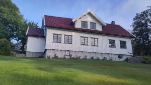 Circling by the sea - the house