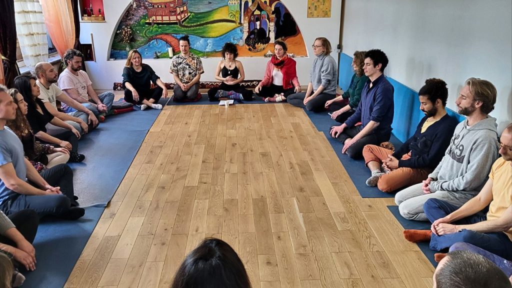 Daphné Sarpyener leading a workshop