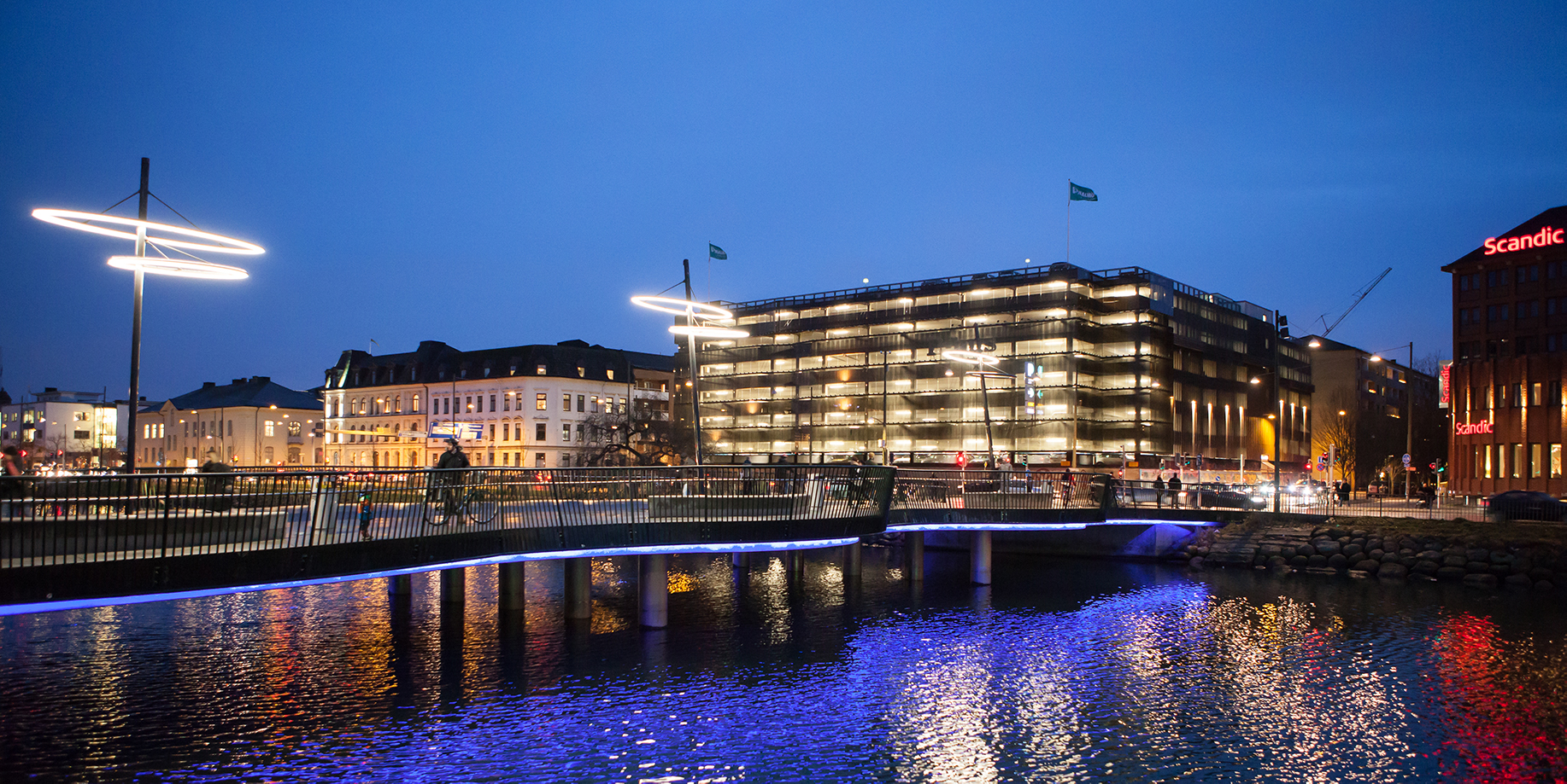 Dagen börjar gry över Kaptensbron en tidig morgon i februari