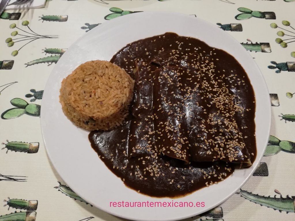 Mole con arroz