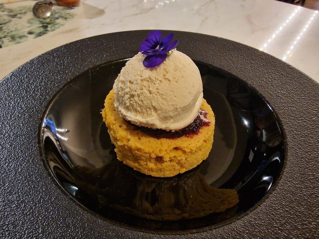 Pastel de calabaza con helado de castañas, restaurante mexicano