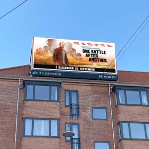 One Batle After Another udendørs motionskærm