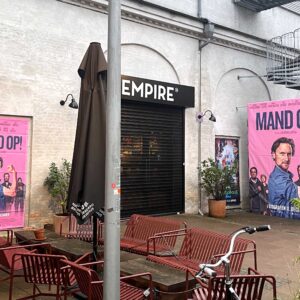 MAND OP ved empire bio