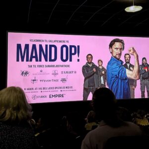 MAND OP velkomsskilt