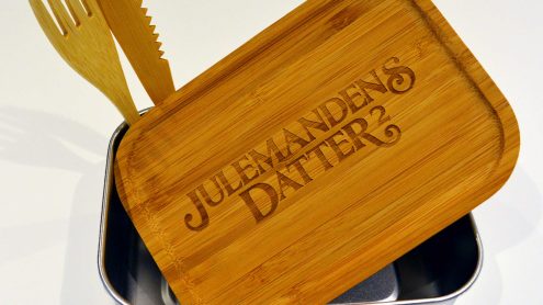 Merchandise - Madkasse med logo - Julemandens Datter