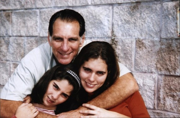 Rene Gonzalez in prison with his daughters Irmita and Ivette during a visit
