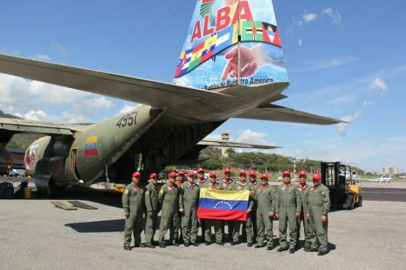 An ALBA plane delivers more aid to Gaza