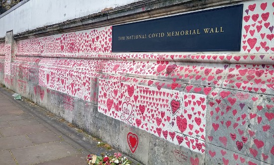 Section of the National Covid Memorial Wall, April 2021 (photo: Kelly Foster. CC BY-SA 4.0)