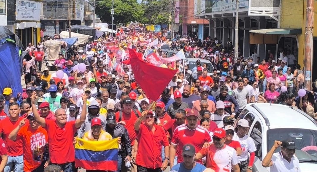 Thousands of Venezuelans march in support of the PSUV government. (Photo: PSUV)