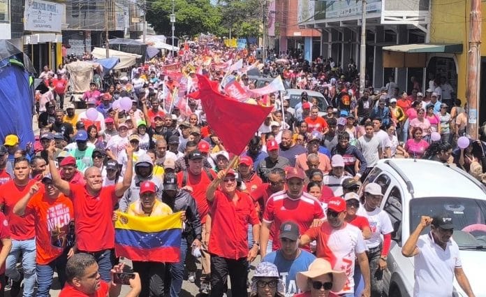 Thousands of Venezuelans march in support of the PSUV government. (Photo: PSUV)