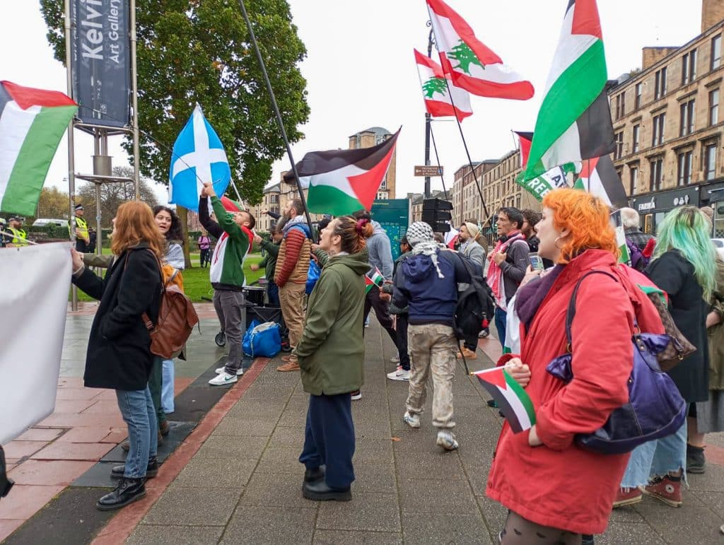 Glasgow GGEC, which FRFI is a participant in, organised and held a lively protest to an Israeli embassy backed ‘Scotland memorial vigil’ which was taking place at the plaza of the Kelvingrove Art Gallery & Museum