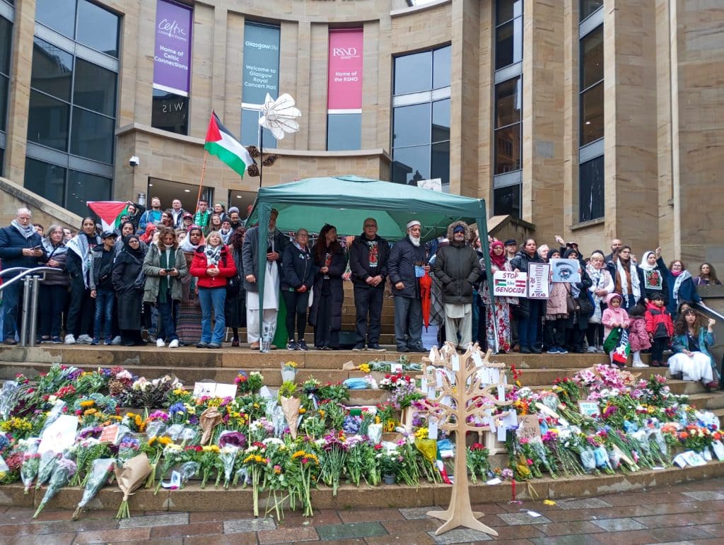 On 7 October, FRFI supporters joined over a hundred people gathered at a ‘Solidarity vigil for Lebanon’ at Glasgow’s Buchanan Street steps.