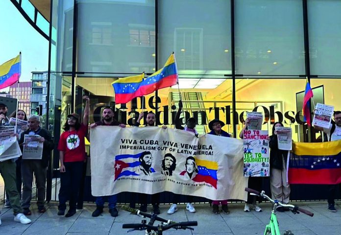 Supporters of the RCG and Rock around the Blockade demonstrate outside The Guardian’s London offices on 20 September to demand an end to its media blitz against Venezuela