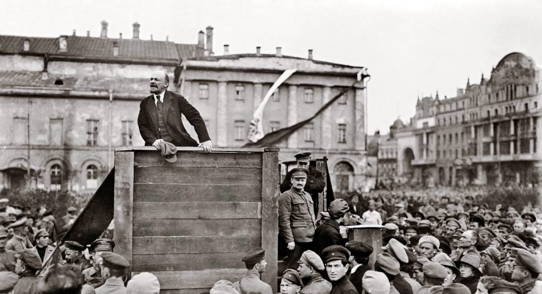 Lenin gives a speech to the Red Army in front of the Bolshoi Theater in Moscow in 1920.