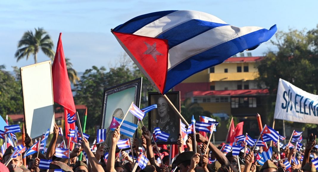 Over 50,000 Cubans protest demanding the US withdraw from Guantánamo Bay Over 50,000 Cubans protest, demanding the US withdraw from Guantánamo Bay