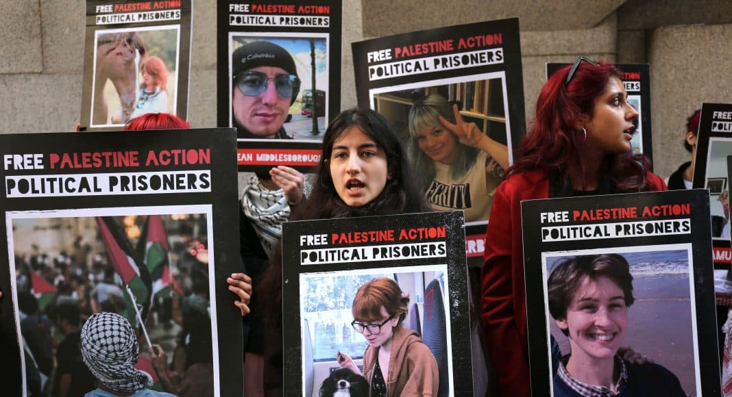 Images are availabe and free to use, with credit to Martin Pope Outside of London’s Old Bailey, hundreds have mobilised today in solidarity with the Filton18 Political Prisoners – and to reject the State’s abuse of ‘counter terror’ powers against those resisting complicity in genocide.