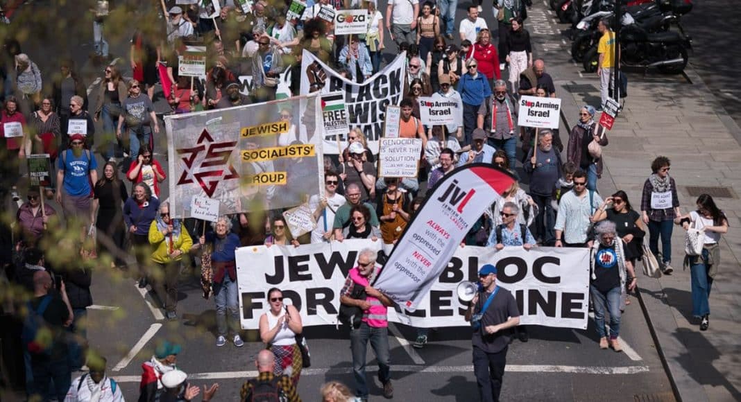 Jewish Bloc for Palestine on national march for Palestine in London. (Photo: Alisdare Hickson/ Flickr)