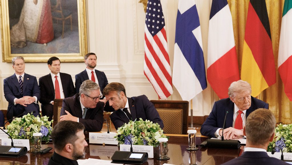 British Prime Minister Keir Starmer meets with US President Donald Trump and European heads of state in the White House, 18 August 2025 (photo: No 10/Flickr)