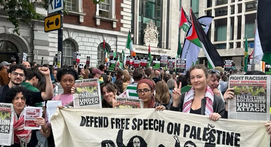 FRFI and the Defend SOAS 2 Defence Campaign protest in solidarity with Kneecap at Mo Chara's court hearing on 20 August (photo: FRFI)