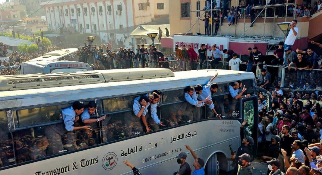 Thousands gathered in Gaza to welcome Palestinian prisoners released from Zionist captivity
