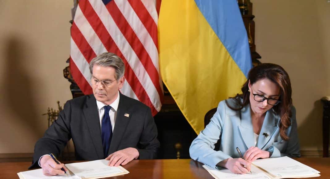 Ukrainian First Deputy Prime Minister Yulia Svyrydenko and US Treasury Secretary Scott Bessent sign a critical minerals agreement, April 2025 (photo: Yulia Svyrydenko)