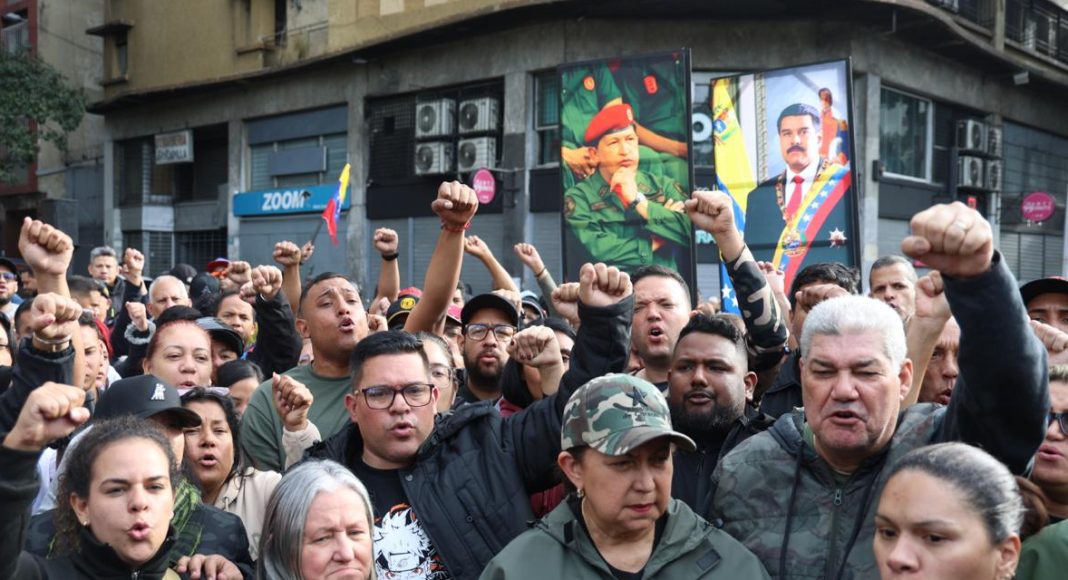 Crowds in Caracas, Venezuela mobilise in support of President Nicolas Maduro (photo: Venezeualanalysis)